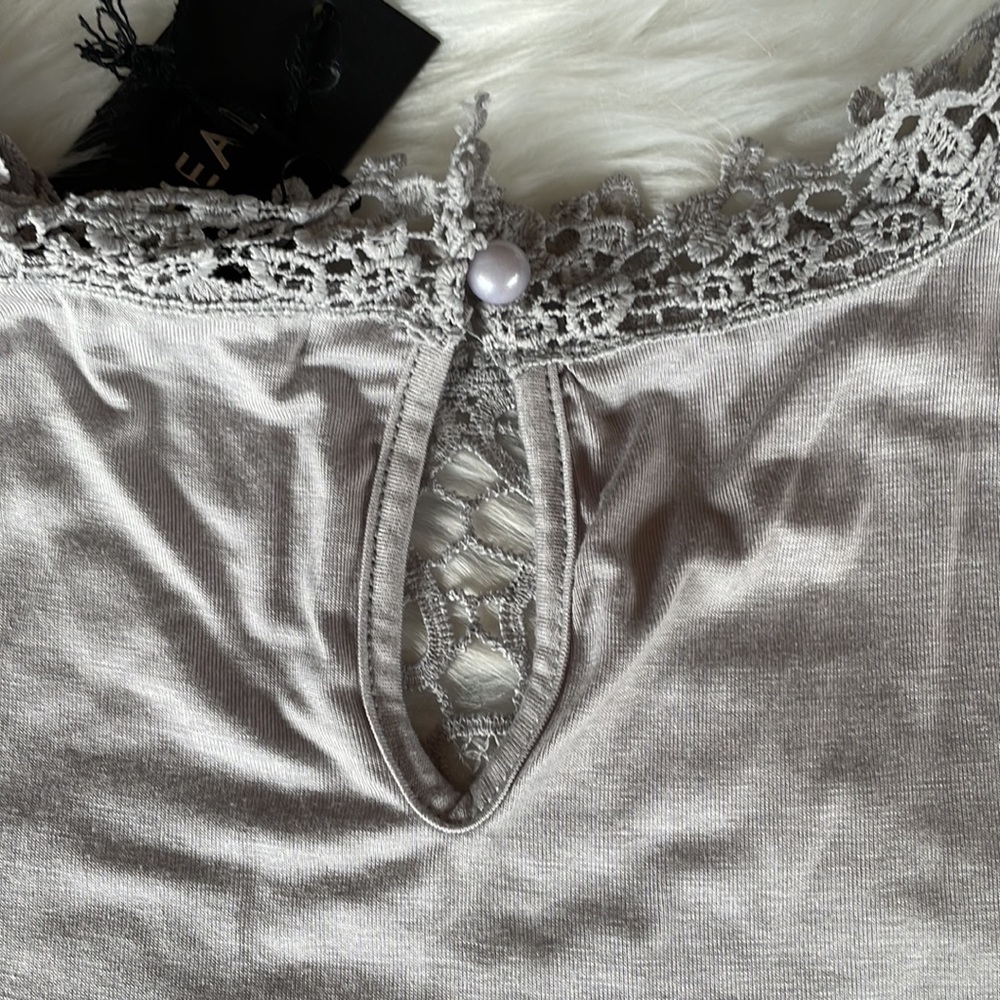 Rachel high neck lace bib tank NWT size M - Picture 7 of 8